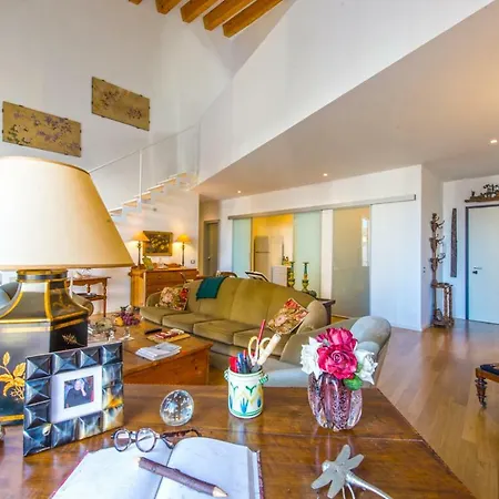 Charming Apartment In The City Center By Wonderful Italy-2
